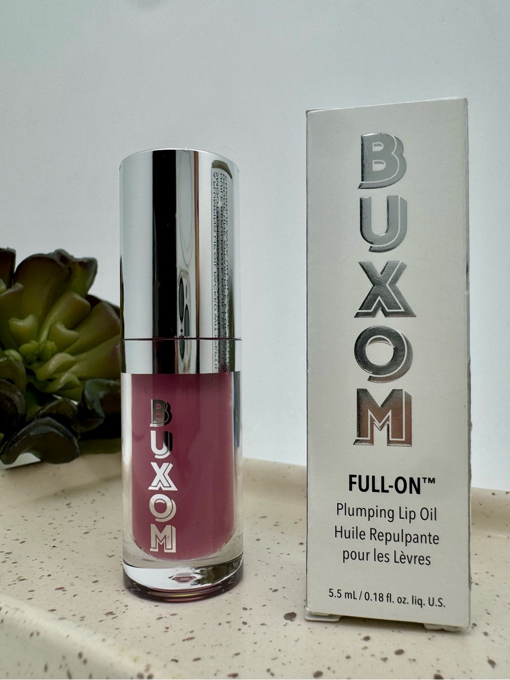 Buxom Full-On Plumping Liquid
Lip Oil - Dolly - 5.5 ml / 0.18 fl oz |
Gloss
